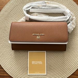 NWT Michael Kors leather LG Wallet on a Chain